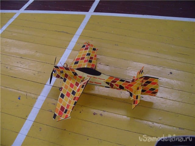 Модель самолета ЯК-55 для полетов в зале