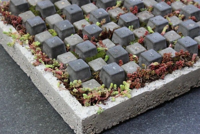 Садовая бетонная шахматная доска