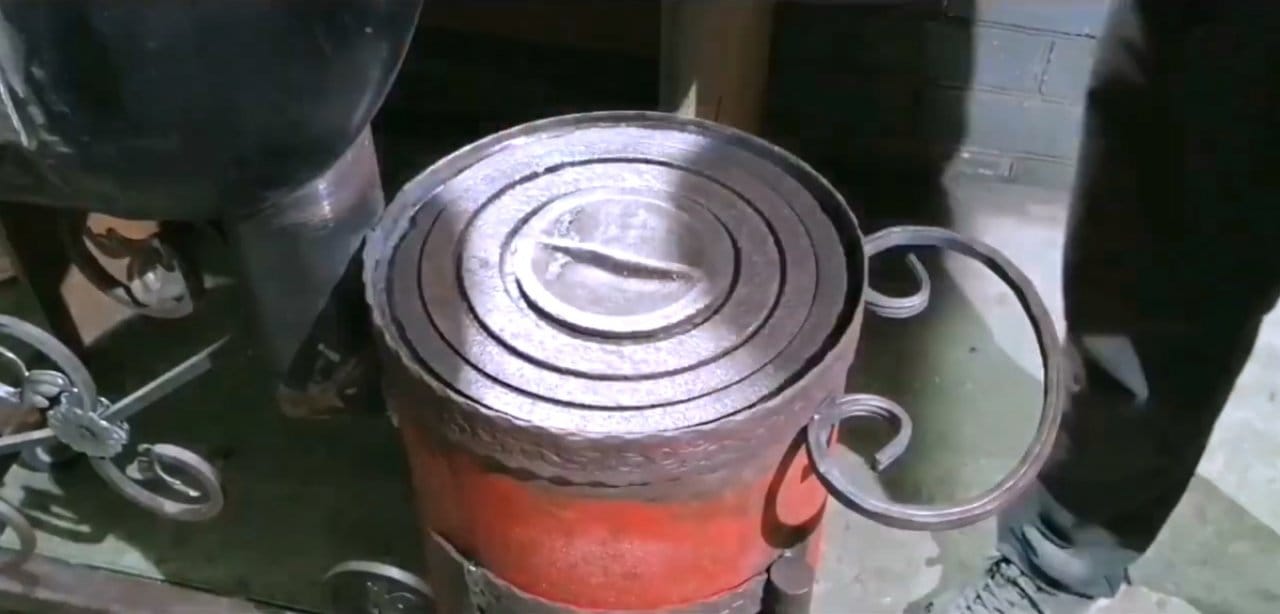 Как сделать мангальный комплекс (печь + коптильня + барбекю) из старых газовых баллонов