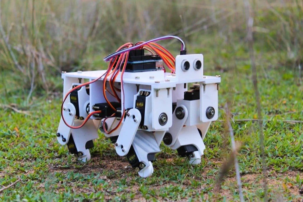 Четвероногий робот под управлением  Arduino