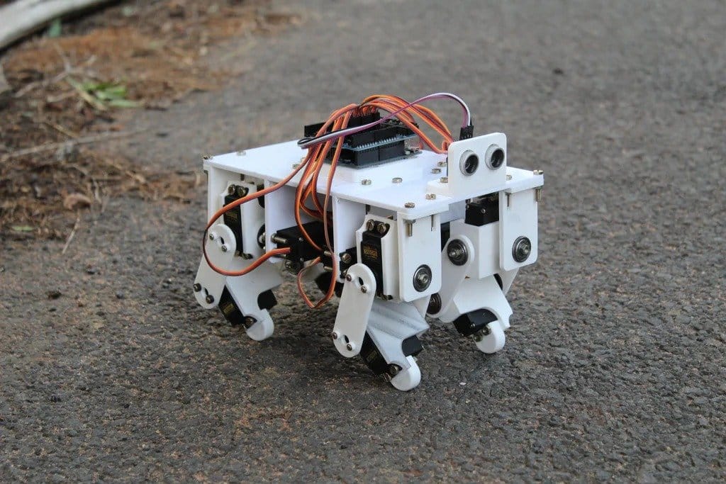 Четвероногий робот под управлением  Arduino