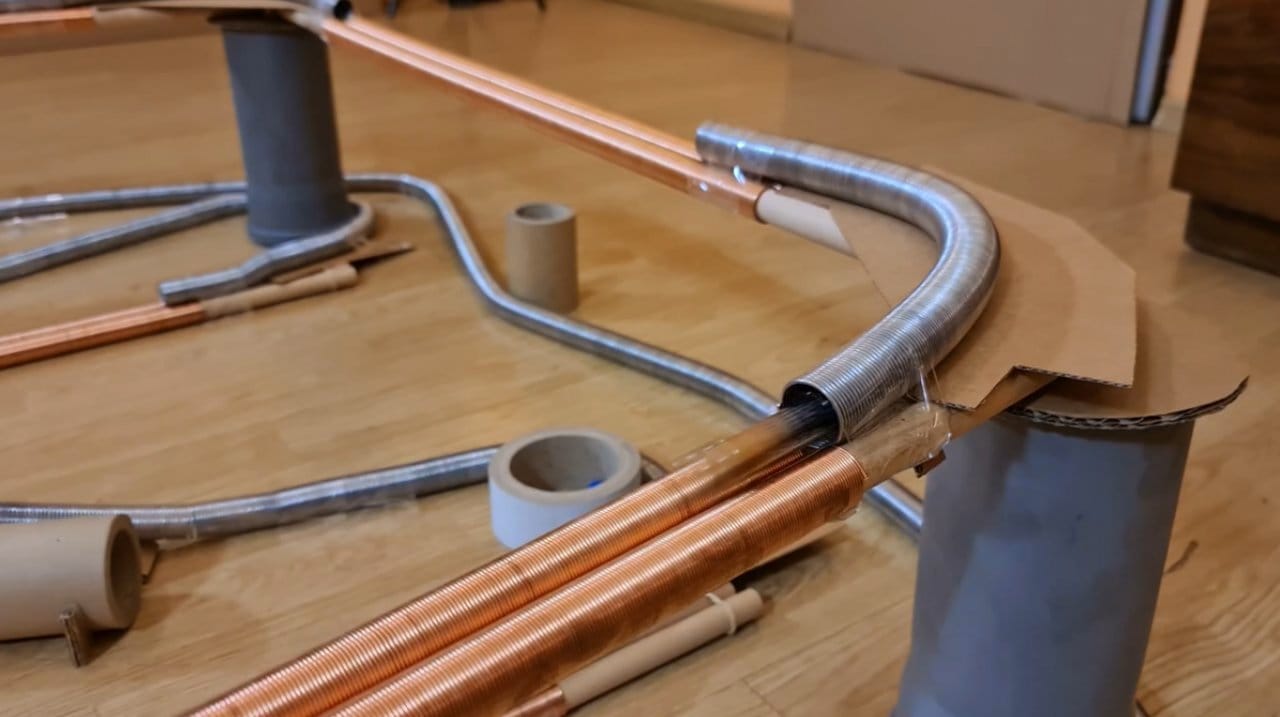 Как сделать «поезд» из батарейки и магнитов, рельсы и туннели для него