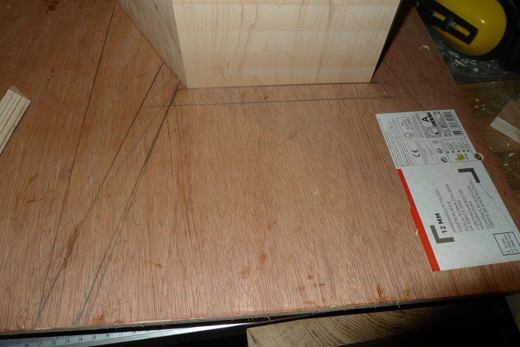 Компактный журнальный столик в виде шестигранника