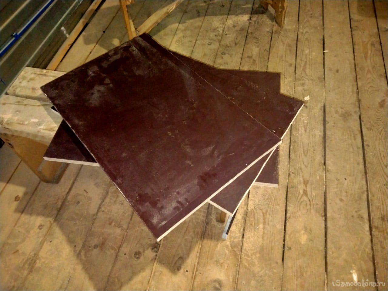 Ламинированный стол со встроенным комодом