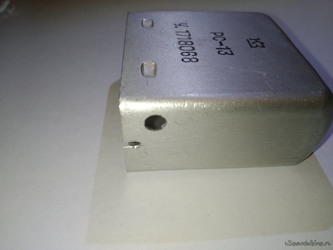 Индикатор изменения температуры с терморезистором и корпусом из реле