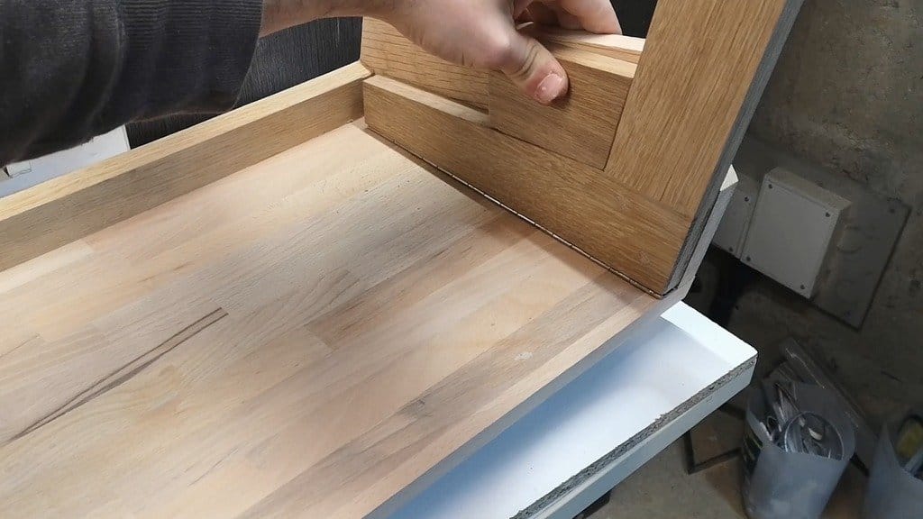 Раскладной столик из древесины