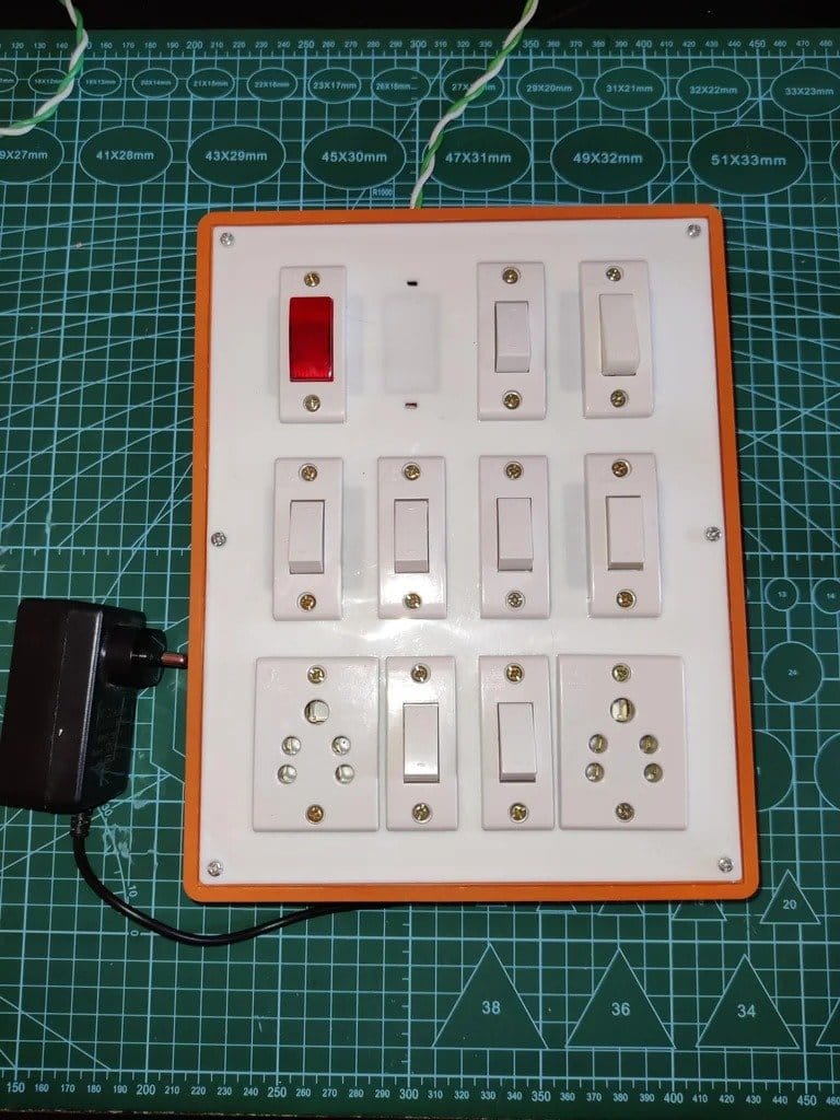 Управление блоком выключателей и розеток с помощью смартфона
