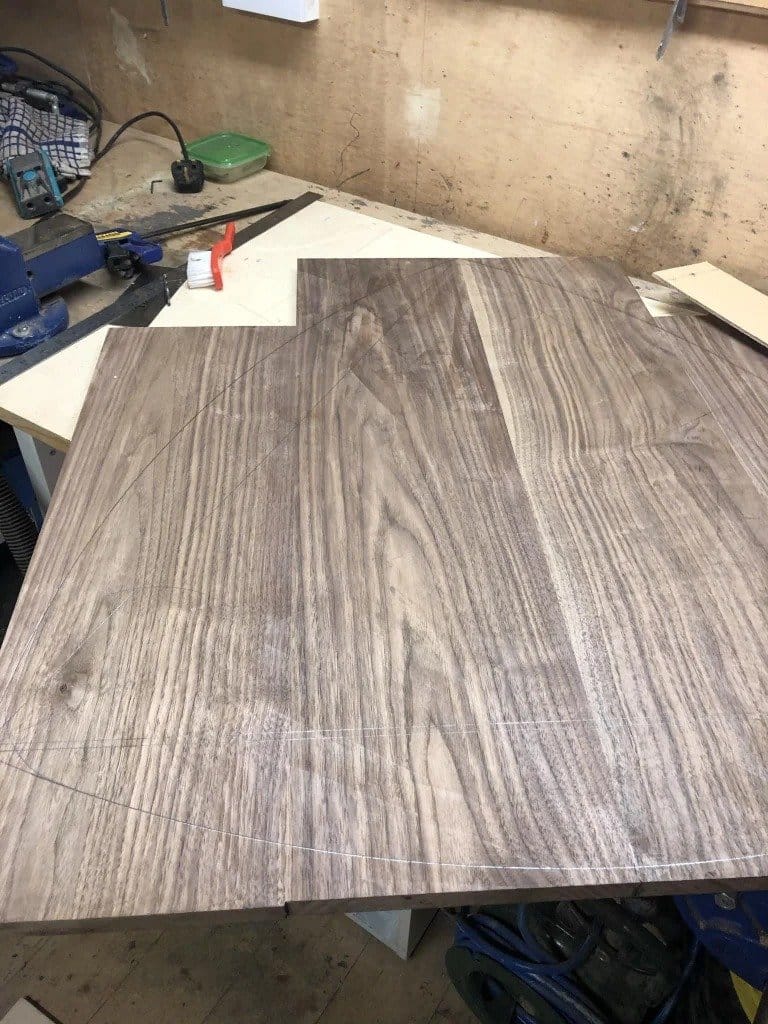 Журнальный столик из орехового дерева