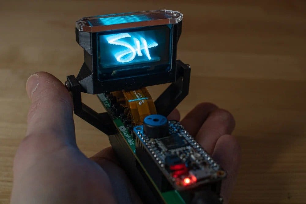 Твердотельный объемный OLED-дисплей с демонстрацией голограммы