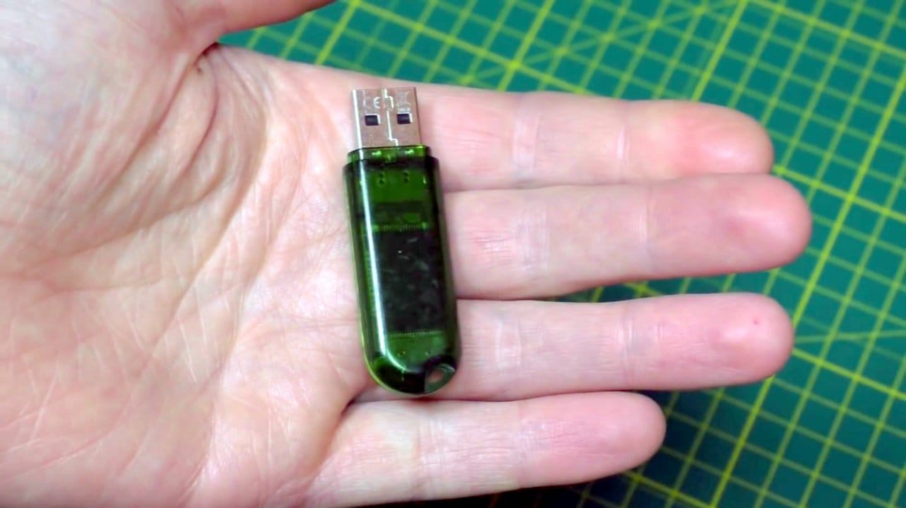 Оборудуем USB флешку секретным замком