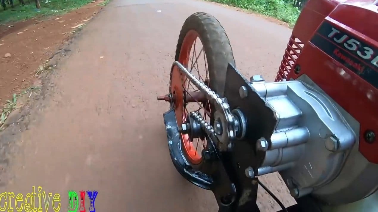 Трехколесный самокат с мотором от триммера