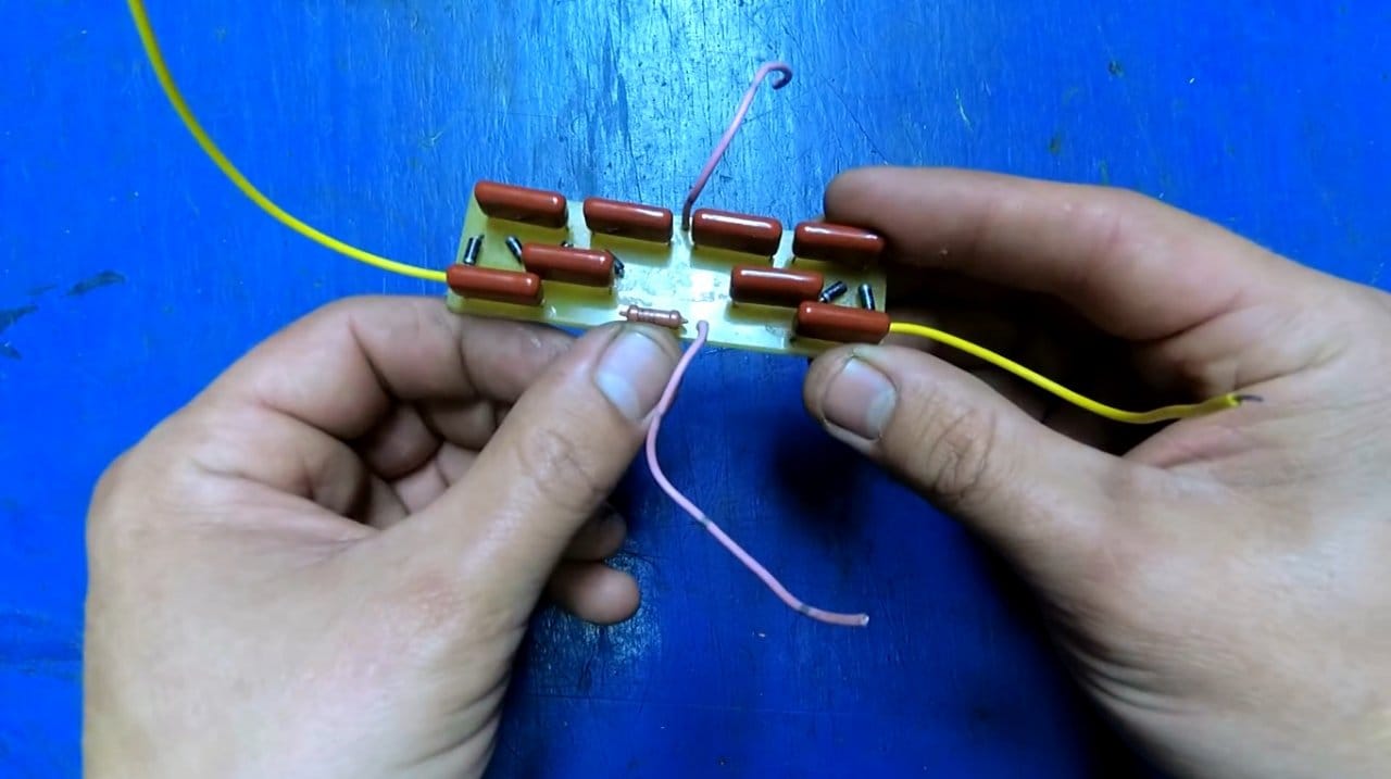 Эффективная электронная ловушка для комаров и насекомых своими руками