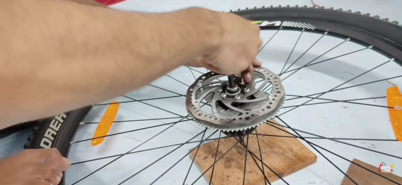 Самое простое мотор колесо для любого велосипеда своими руками