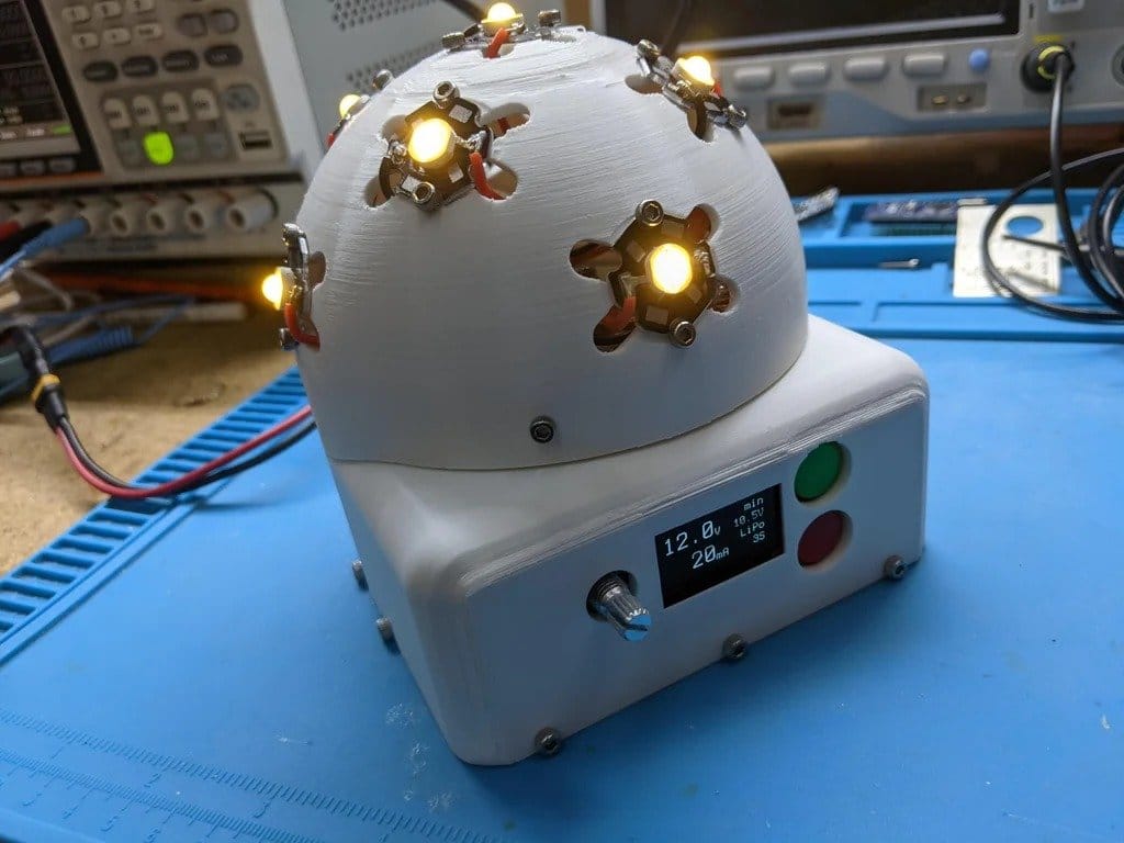 Портативный светильник с питанием от батарей 6-30 В