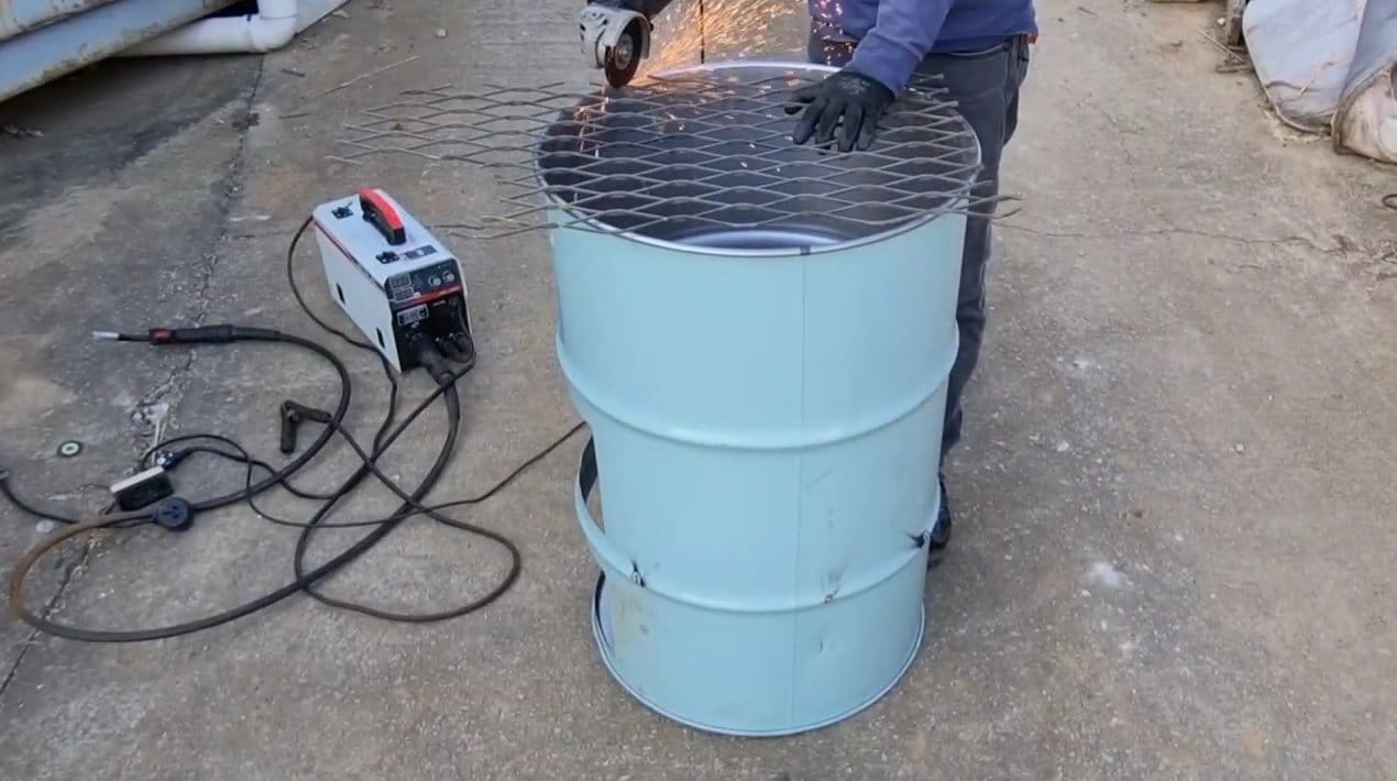 Печь из бочки для сжигания мусора и нагрева воды