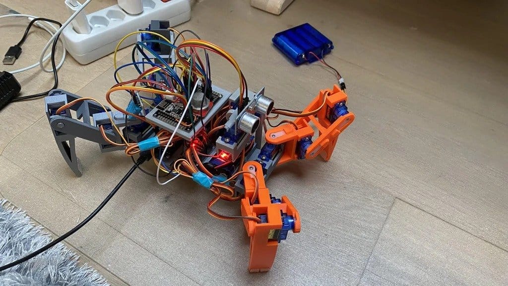 Модель четвероногого робота на Ардуино