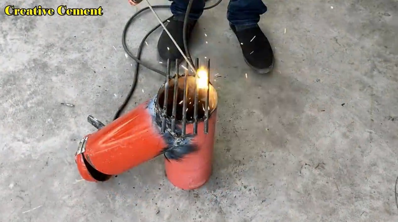Ракетная печь из двух огнетушителей и бетона