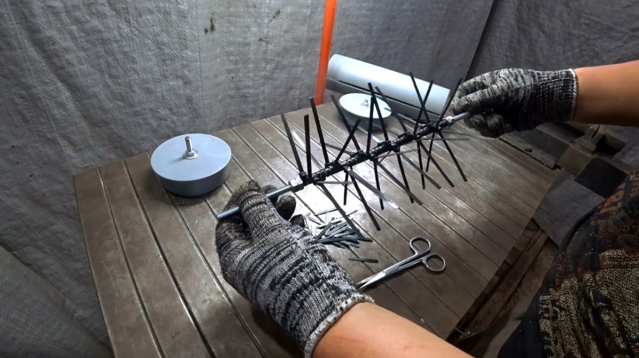 Механизированное приспособление для нанесения «шубы» (декоративной штукатурки) своими руками