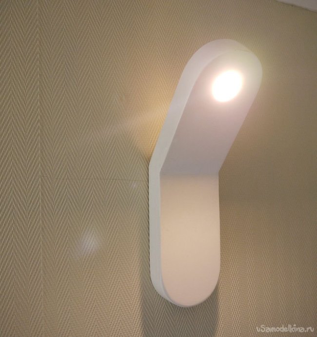 Простой светодиодный светильник на стену