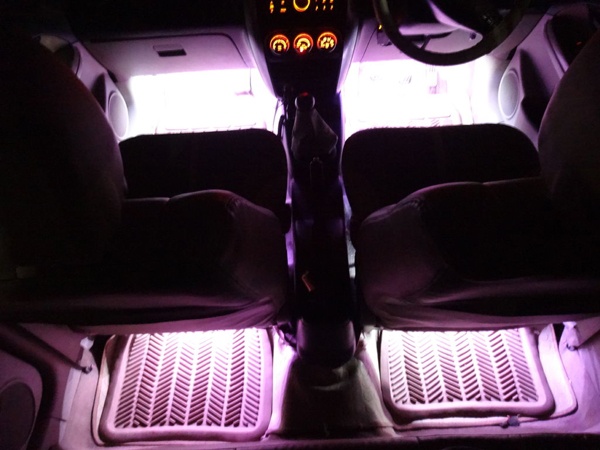 Подсветка салона автомобиля светодиодными лентами