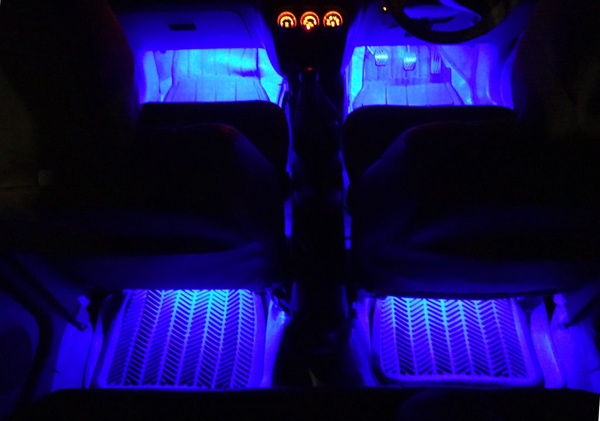 Подсветка салона автомобиля светодиодными лентами
