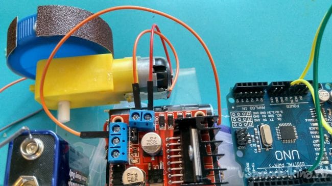 Как сделать простейшего робота на Arduino Uno который будет объезжать препятствия!