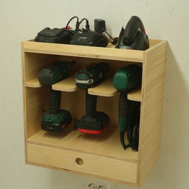 Шкафчик на стену для аккумуляторных инструментов