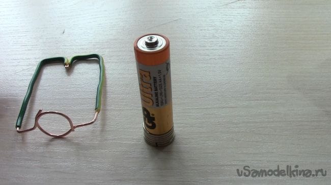 батарейка из магнита и проволоки
