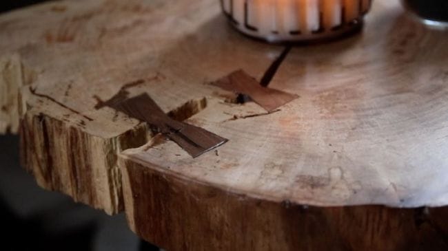 Простой столик из среза дерева