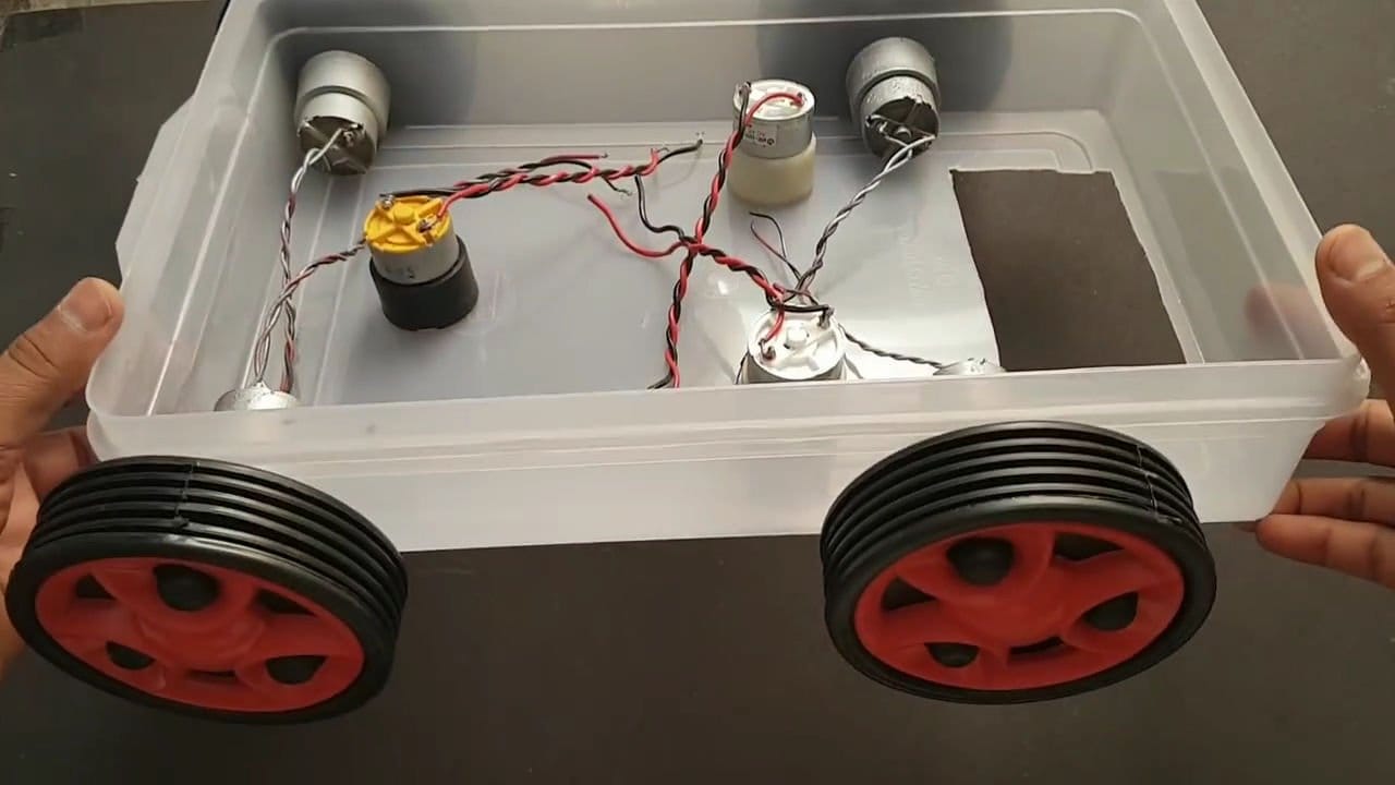 Как сделать «робота» уборщика своими руками
