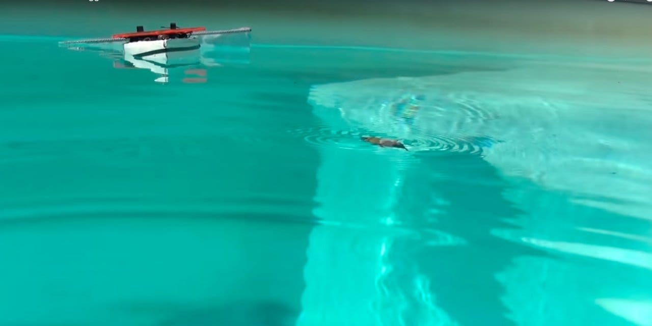 Лодка-робот, очиститель бассейна