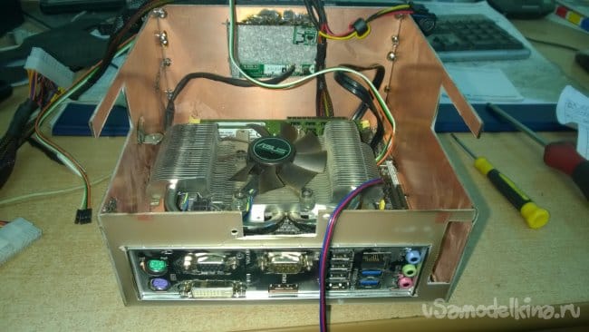 Полноценный компьютер на c 9 дюймовым монитором в 2 din вместо магнитолы!