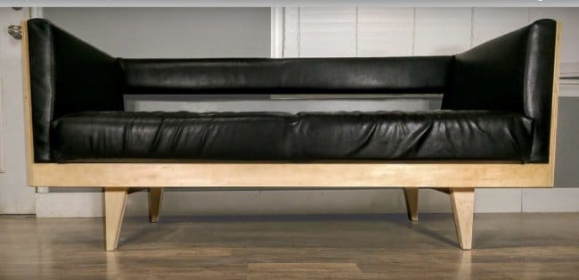 Крутой диван из фанеры
