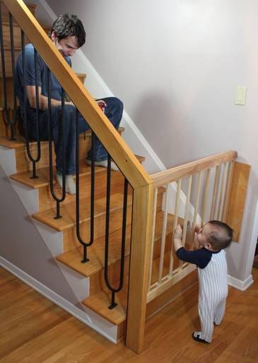 Параллелограммные ворота на лестнице для защиты детей