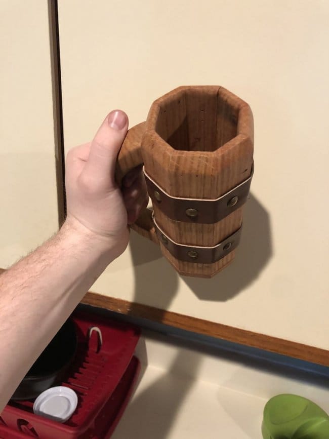 Обычная деревянная кружка