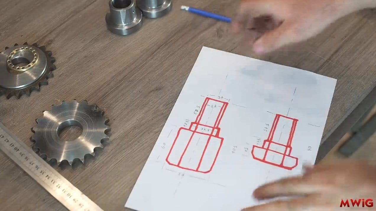 Vise with two threaded shafts and a chain drive