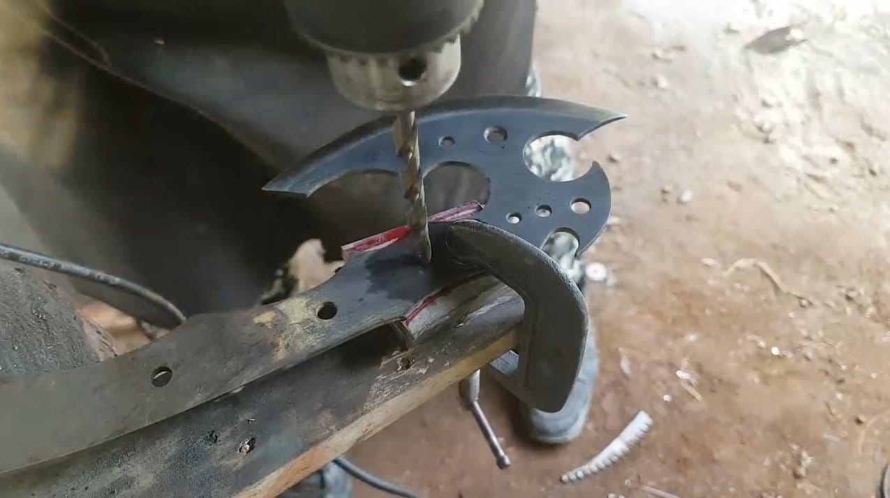 How to make a strong red-hot hatchet for tourism
