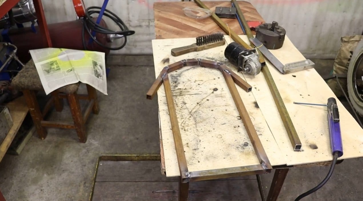 A simple scooter with a motor from the wipers and a gear from the angle grinder