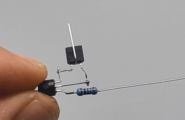 Бесконтактный индикатор напряжения