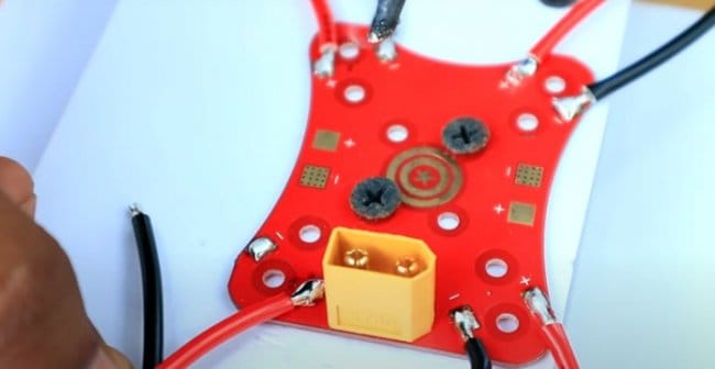 Винтовой толкатель