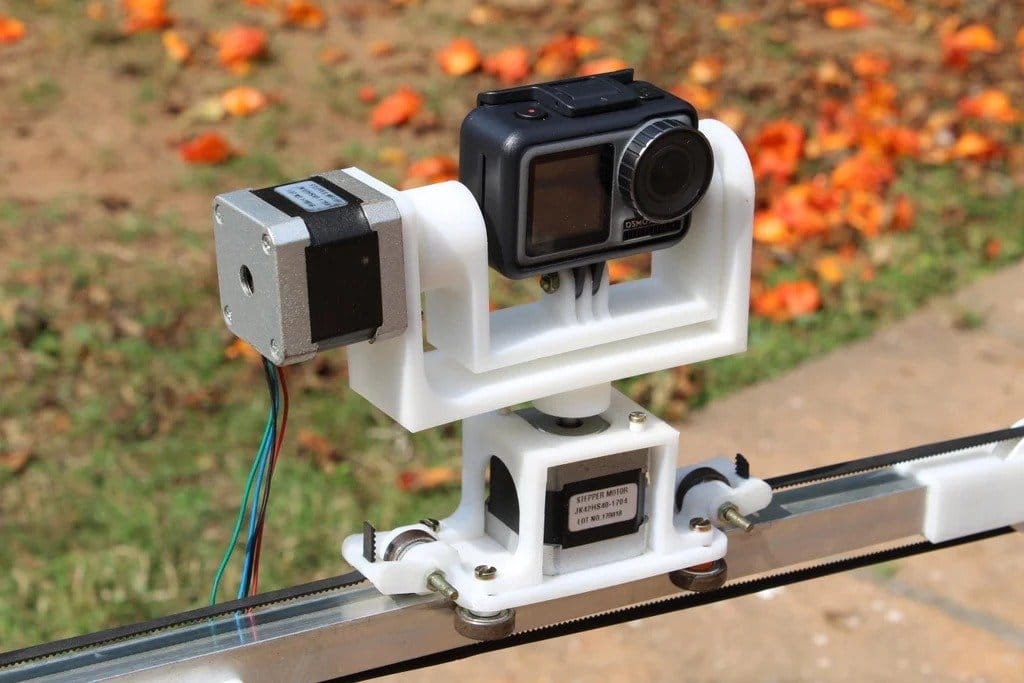 Automatic camera slider with positioning along three axes