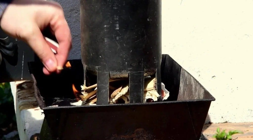 «Печь» для разжигания углей для мангала - небольшое, но очень удобное приспособление