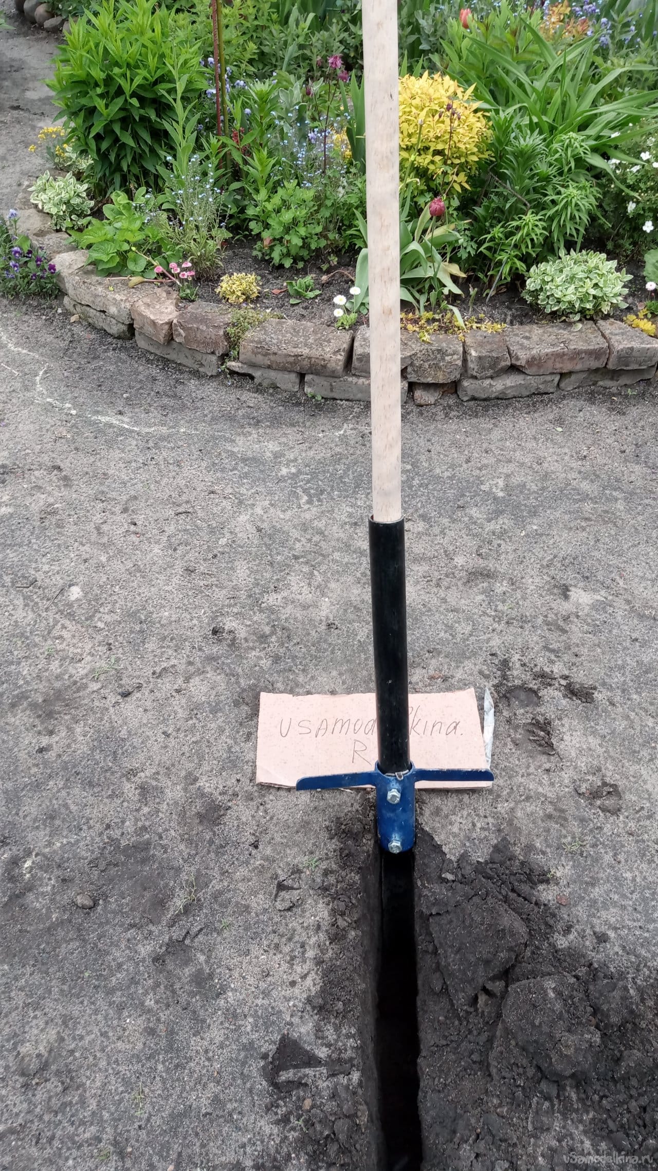 Лопата для прокладки кабеля, из водопроводной трубы