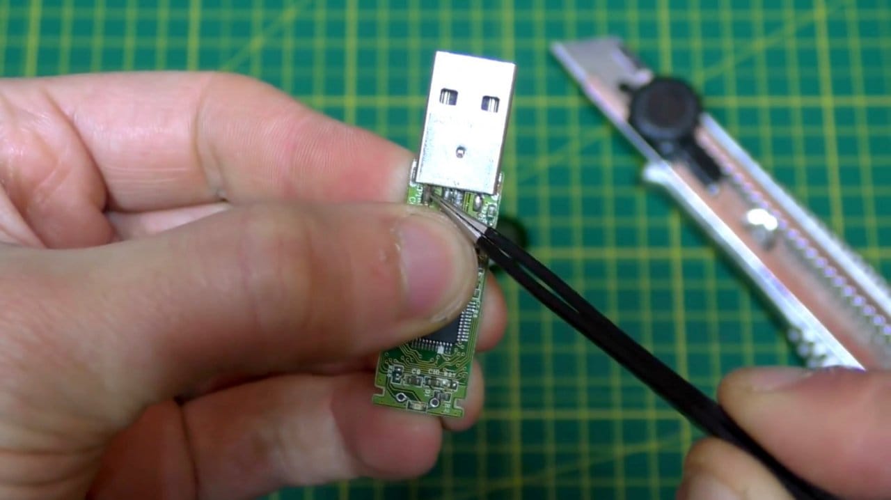 Оборудуем USB флешку секретным замком