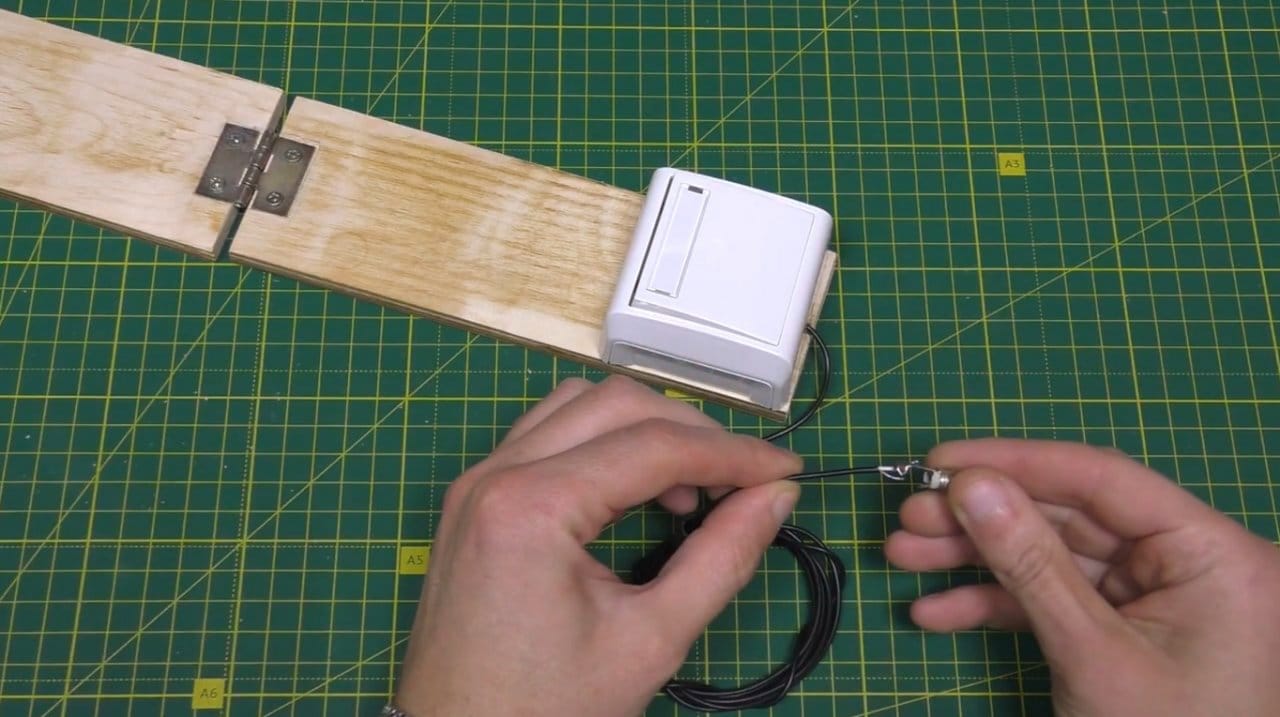 Делаем простой компьютерный игровой руль (+педали) из старой мышки