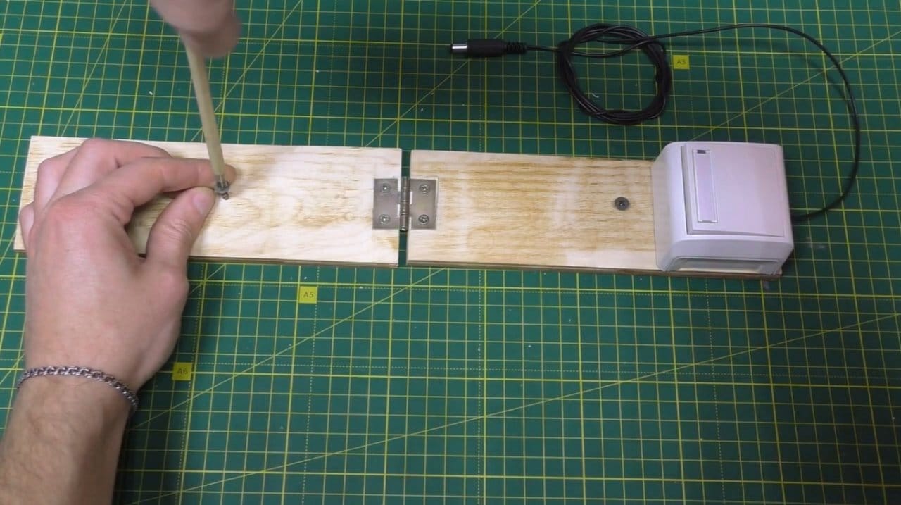 Делаем простой компьютерный игровой руль (+педали) из старой мышки