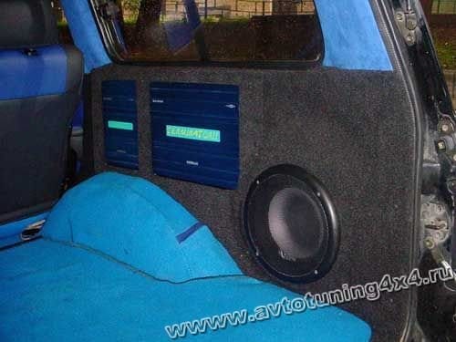 Автомобильный сабвуфер на JBL LC-S1050W