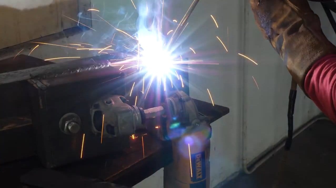 How to make a lathe from a grinder
