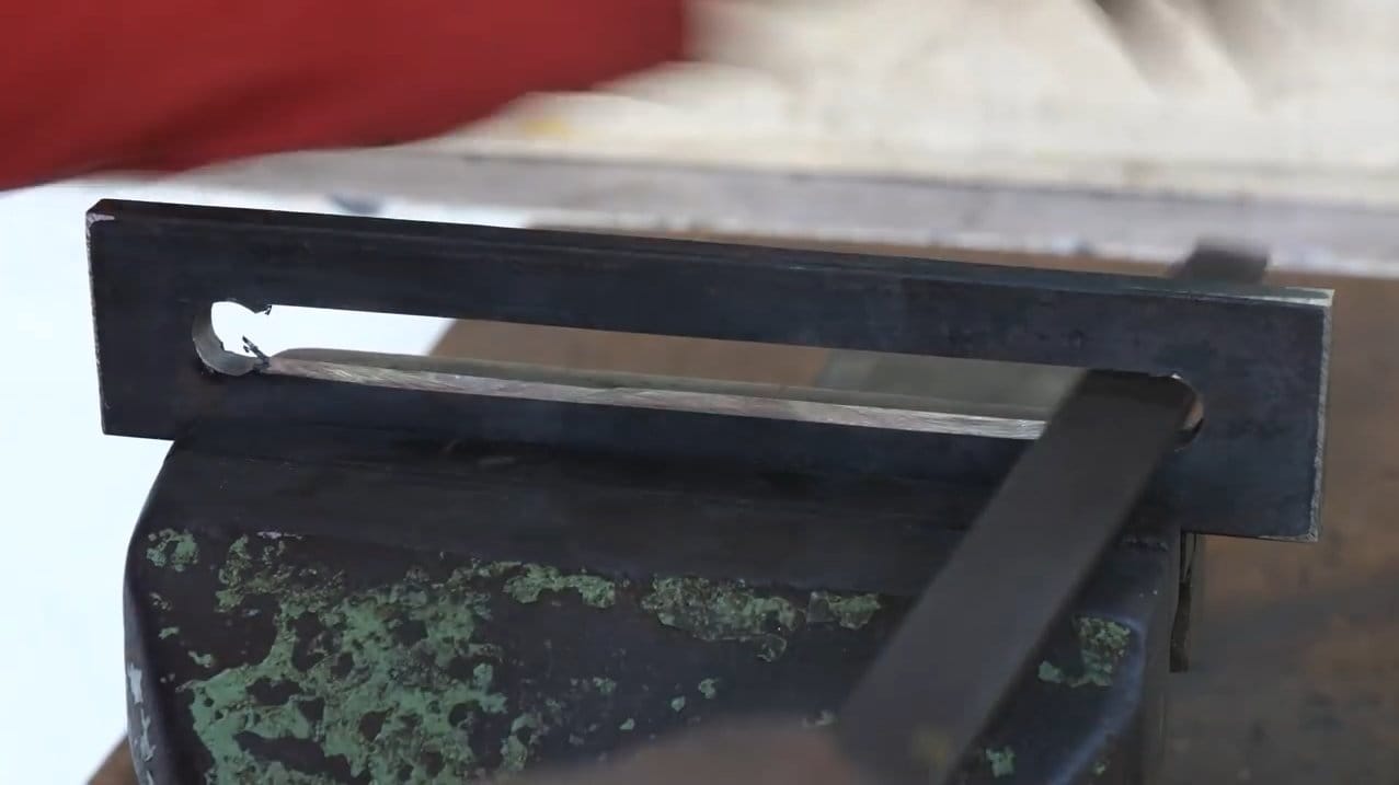 How to make a lathe from a grinder