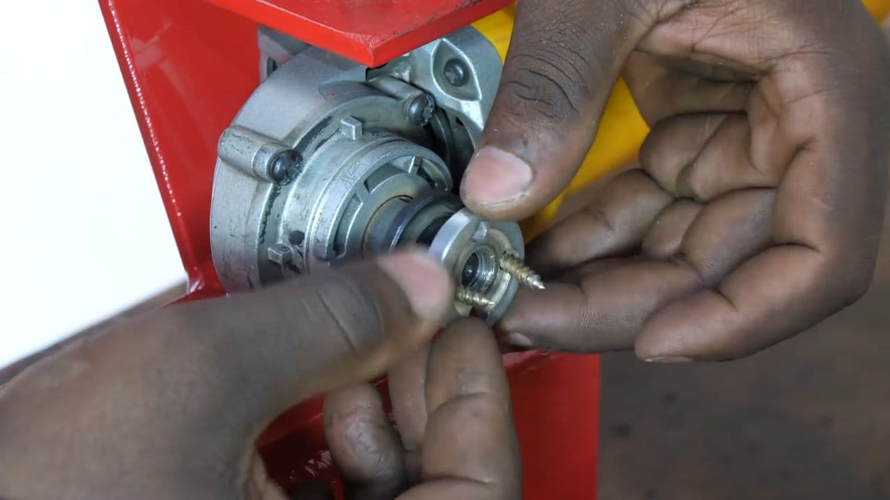 How to make a lathe from a grinder